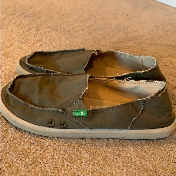 green sanuks